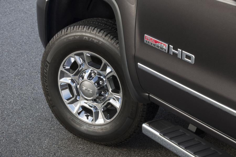  GMC Sierra All Terrain 2500 HD Crew Cab 2015 года  (фото 8 из 10)